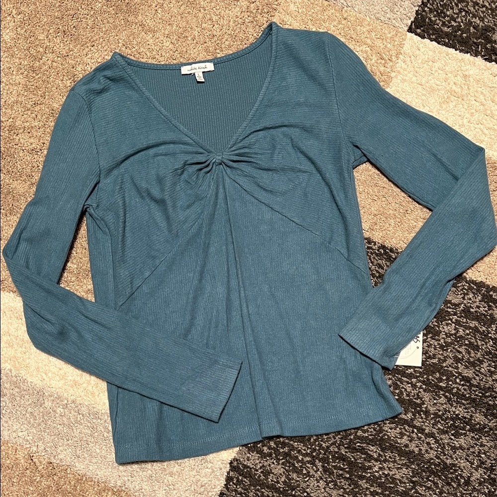 White Birch ribbed gathered-front top, blue, size L NWT!